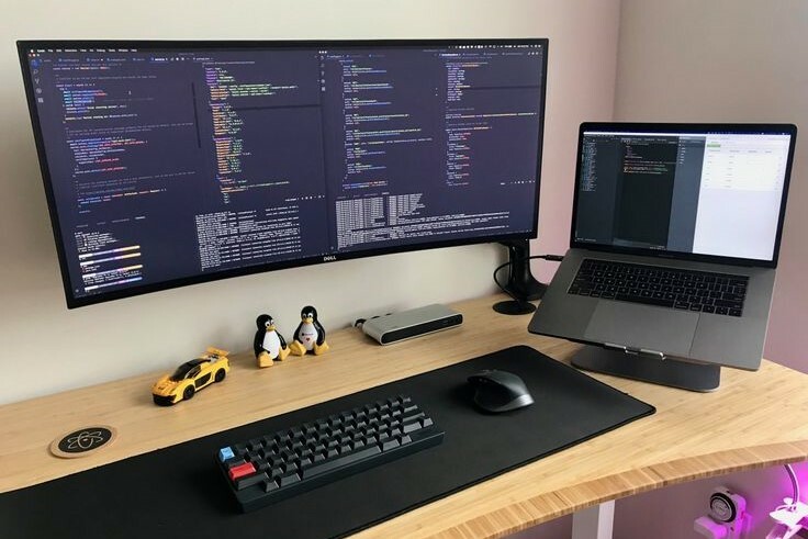 Επιτραπέζιος υπολογιστής Workspace με Windows 11 και επεξεργαστή i7