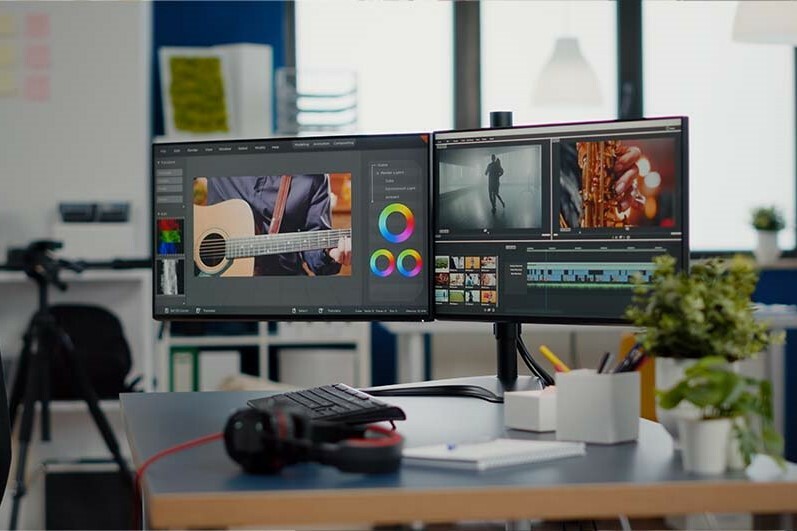 2 monitors